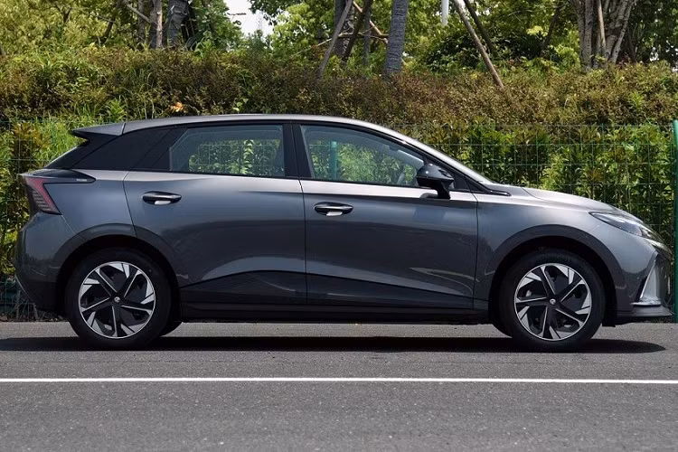 Hiện giá xe MG Mulan 2023 ở thị trường Trung Quốc vẫn chưa được công bố. Tuy nhiên, mẫu xe này vẫn được khách hàng Trung Quốc ủng hộ nhiệt tình.