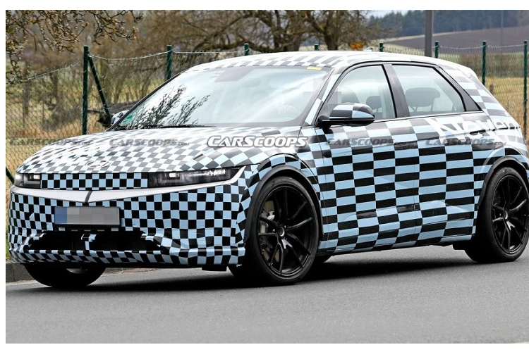 Dù không rõ là khi nào Ioniq 5 mới được bán ra đại trà tại thị trường Việt Nam, nhưng 1 biến thể mạnh hơn được gọi Hyundai Ioniq 5 N hiệu suất cao của đã rục rịch chuẩn bị vén màn.