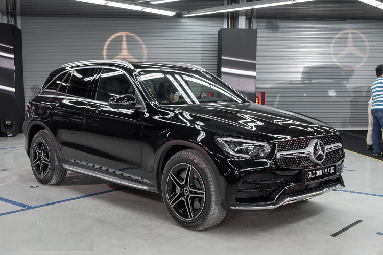 Trang bị hộp số vẫn là loại tự động 9 cấp 9G-Tronic quen thuộc, đi kèm với hệ dẫn động 4 bánh 4Matic. Theo thông số của nhà sản xuất, xe có khả năng tăng tốc từ vị trí xuất phát lên 100 km/h chỉ trong vòng 6,2 giây.