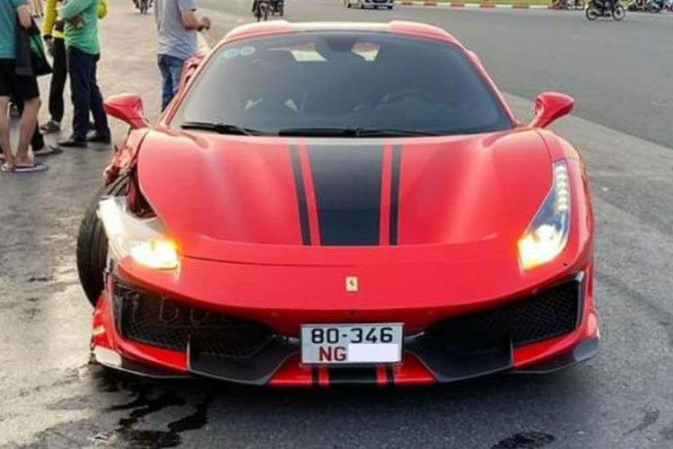 Được biết, biển số trên xe Ferrari 488 Pista Spider xảy ra tai nạn với xe máy tại Hà Nội làm 1 người tử vông này được gọi chung là biển "tây", 1 cách ám chỉ các loại biển số NN, NG hay CV, được hưởng thuế so với các biển cá nhân khác.