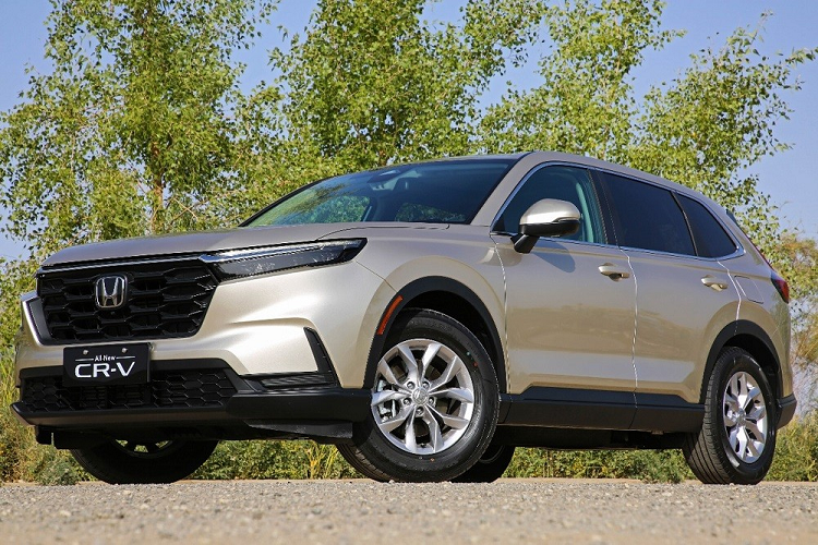 Ngoài ra, gói Honda Sensing 360 của xe còn mang đến những tính năng an toàn khác như phanh giảm thiểu va chạm, hỗ trợ chuyển làn đường, cảnh báo va chạm phía trước, giảm thiểu va chạm khi chuyển làn đường và hệ thống kiểm soát hành trình thích ứng, có thể chỉnh tốc độ khi ôm cua.