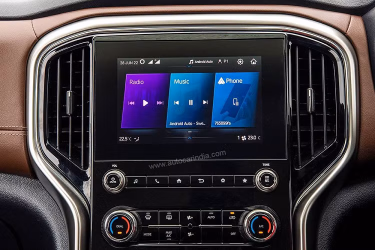 Nguồn cung cấp sức mạnh cho Mahindra Scorpio-N 2022 là 2 loại động cơ. Đầu tiên là động cơ xăng 4 xi-lanh, tăng áp, dung tích 2.0L với công suất tối đa 203 mã lực và mô-men xoắn cực đại 370 Nm. Động cơ kết hợp với hộp số sàn 6 cấp hoặc tự động 6 cấp.