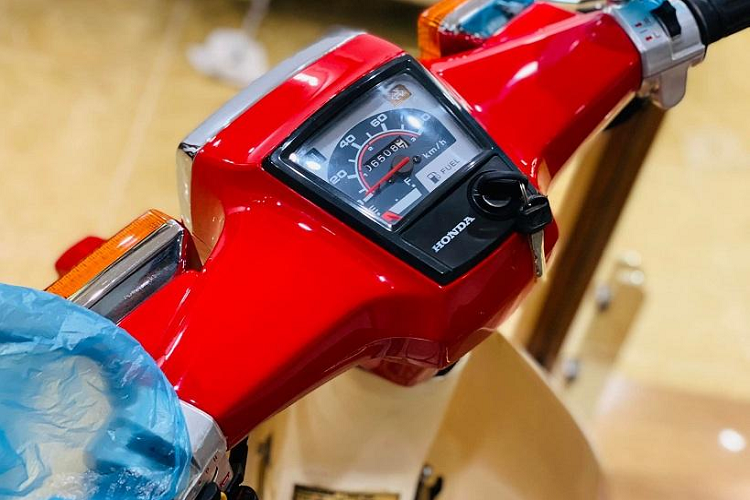 Khi đó xe máy không chỉ là phương tiện mà còn là tài sản đáng giá. Thời điểm những năm 70, 80 có được một chiếc DD đỏ chẳng khác gì sở hữu một chiếc siêu xe ngày nay. Hiện nay, những chiếc xe Honda C70 khá hiếm và thường được liệt vào danh sách xe cổ được nhiều dân chơi xe săn lùng.