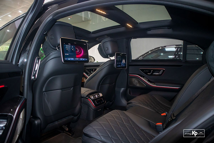 Xe được trang bị động cơ 6 xy-lanh thẳng hàng dung tích 3.0L, cho công suất cực đại 430 mã lực, mô-men xoắn 520 Nm đi kèm hộp số tự động 9 cấp và hệ dẫn động 4 bánh toàn thời gian 4Matic. Động cơ điện của xe sinh công suất tức thì 22 mã lực và mô-men xoắn tức thì 250Nm. Mức giá xe Mercedes-Benz S500 4Matic 2022 chưa được công bố chính thức.