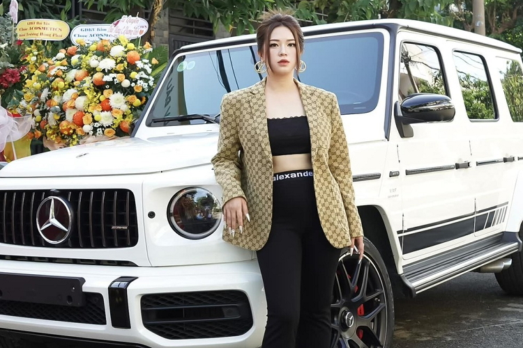 Mới đây, trên mạng xã hội Tik Tok có tên Phuong Anh ở TP HCM chia sẻ câu chuyện bị "bom hàng" khi cọc mua xe SUV hạng sang Mercedes-AMG G63 chính hãng đã thu hút sự quan tâm của giới mê xe trong nước. 