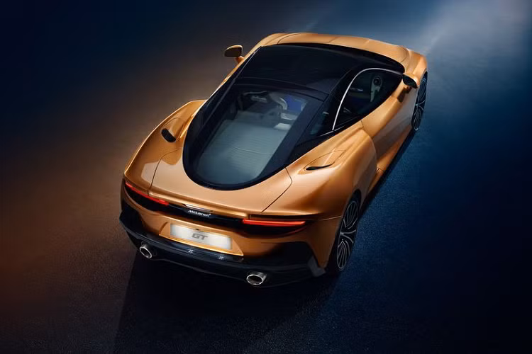 Cung cấp sức mạnh cho GT là khối động cơ tăng áp kép V8 mới, sản sinh công suất 612 mã lực và mô-men xoắn cực đại 630Nm, đi kèm hộp số SSG 7 cấp. Khi bộ kiểm soát động cơ Launch Control được kích hoạt, GT có thể tăng tốc từ 0 - 96 km/h trong 3,1 giây, từ 0 - 200 km/h trong 9 giây, tốc độ tối đa lên tới 326 km/h. Siêu xe sang trọng có tỷ lệ cộng suất/trọng lượng là 399 mã lực/tấn.