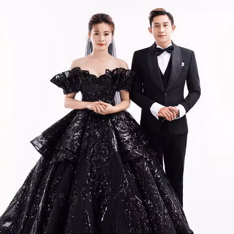 Dong thai cua vo Ho Gia Hung giua luc bi to quyt no, bo chong