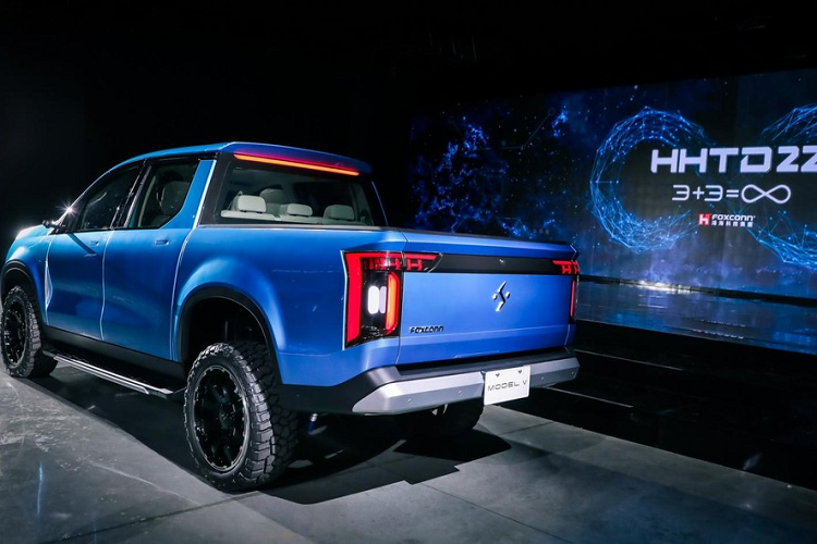 Khác với Model B, mẫu xe bán tải Model V không mang trên mình logo của thương hiệu Foxtron. Thay vào đó, mẫu xe bán tải này được gắn logo của nhà sản xuất iPhone Foxconn.