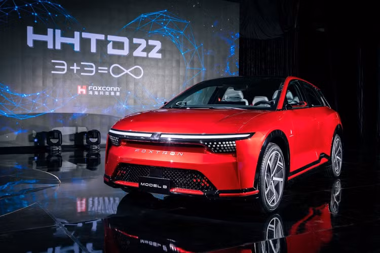 Foxtron Model B là mẫu xe crossover cỡ C tương tự Model E. Do đó, không có gì ngạc nhiên khi hai mẫu xe concept này sở hữu cùng ngôn ngữ thiết kế.