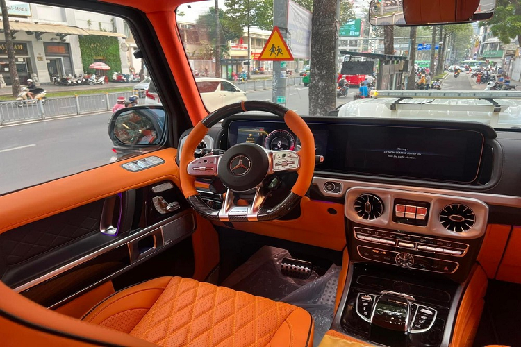 Cách chơi độ Mercedes-AMG G63 nội thất Hermes đang phát triển rất mạnh mẽ tại thị trường Việt Nam thời gian qua, ước tính có khoảng trên 6 chiếc xe sở hữu "nội y" màu cam độc đáo này.