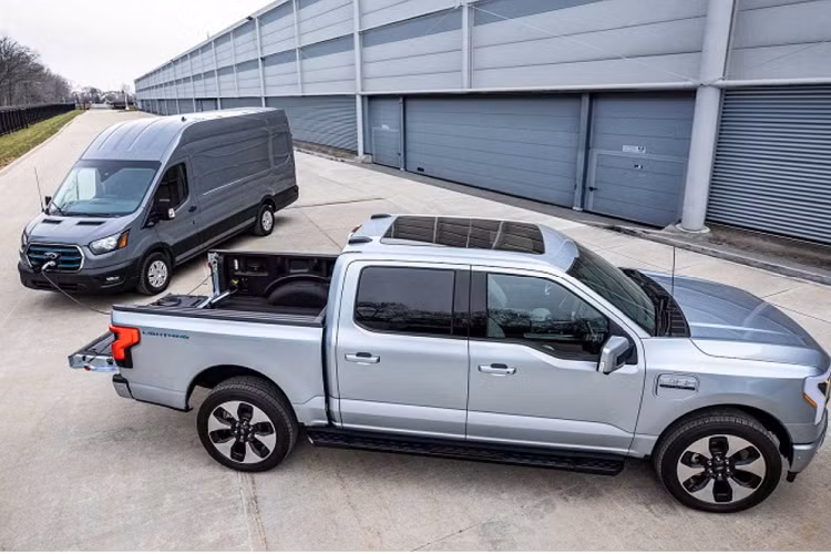 Hãng cũng ký kết các thỏa thuận hợp tác cùng Huayou Cobalt và BHP đến từ Trung Quốc, làm việc cùng LG Energy Solution và đối tác pin lâu năm SK Innovation. Tuy vậy, một vài thỏa thuận trong số đó dường như sẽ không khả thi, ít nhất cho đến cuối thập kỷ này. Những thương vụ với Rio and Compass Minerals liên quan đến công nghệ khai thác lithium trực tiếp là ví dụ, bởi mảng hoạt động này vốn dĩ chưa được thương mại hóa.