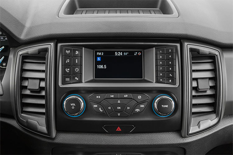 Lên đến cấu hình Double Cab, Ford Ranger 2022 bản XL và XL+ mới có 4 cửa, 6 túi khí cũng như dây đai an toàn 3 vị trí cho ghế sau.