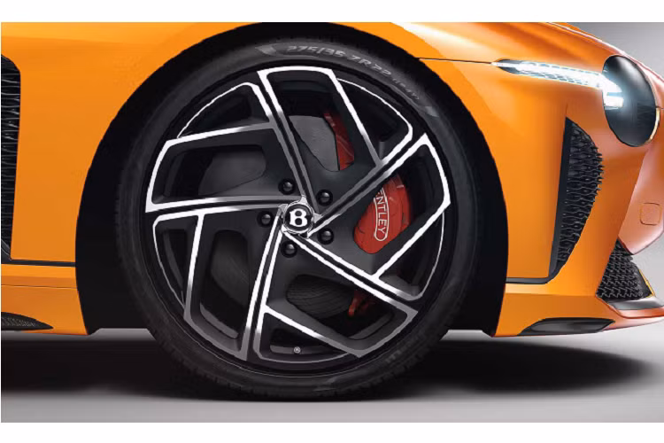 Phiên bản siêu hiếm này được trang bị động cơ W12 6.0 lít tăng áp kép có khả năng sản sinh công suất lên tới 650 mã lực, mô-men xoắn ở mức 900 Nm. Tốc độ tối đa mà chiếc xe này có thể đạt được là 322 km/h.