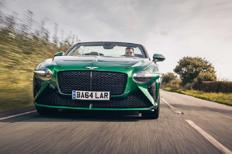 Mỗi chiếc xe mất khoảng sáu tháng để hoàn thành, từ quá trình sản xuất cơ khí đến quá trình chế tạo chi tiết để tạo ra từng chiếc Bacalar theo ý muốn của chủ nhân.