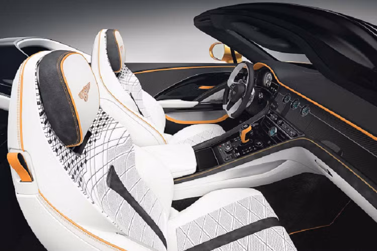 Lấy cảm hứng từ EXP 100 GT Concept 2019, phiên bản bespoke cực hiếm này đã được chế tạo ra bởi Mulliner và được đặt theo tên của Laguna Bacalar ở bán đảo Yucatan, Mexico.