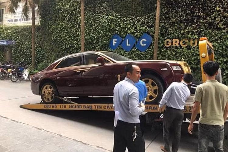 Đây chỉ là một trong rất nhiều tài sản liên quan đến vị cựu chủ tịch FLC bị các ngân hàng rao bán để thu hồi khoản vay sau khi ông Quyết bị công an bắt giữ vì tội thao túng thị trường chứng khoán và lừa đảo chiếm đoạt tài sản.