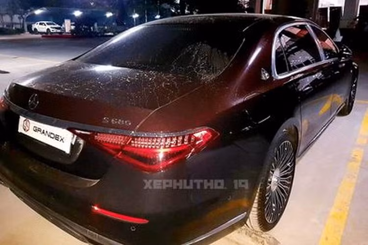 Cung cấp sức mạnh cho Mercedes-Maybach S680 2022 là khối động cơ tăng áp kép V12 6.0L cho công suất tối đa 621 mã lực và mô-men xoắn cực đại 1.001 Nm, kết hợp hộp số tự động 9 cấp và hệ dẫn động 4 bánh toàn thời gian.