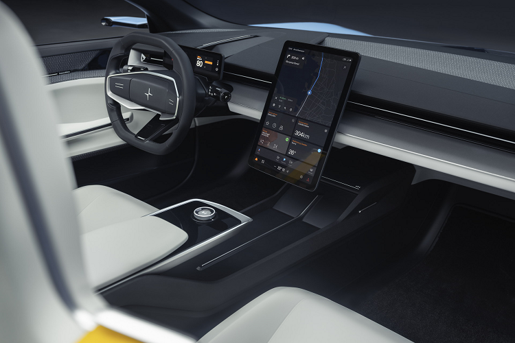 Những đường nét thiết kế thẳng trên thân xe tạo điểm nhấn với các phần líp ốp màu đen, đuôi xe cũng được hoàn thiện với rất các ít chi tiết cùng đèn LED dải hình chữ U. Bộ khuếch tán với kích thước lớn cũng đồng thời bổ sung thêm vẻ thể thao cho chiếc xe mui trần từ thương hiệu non trẻ. 