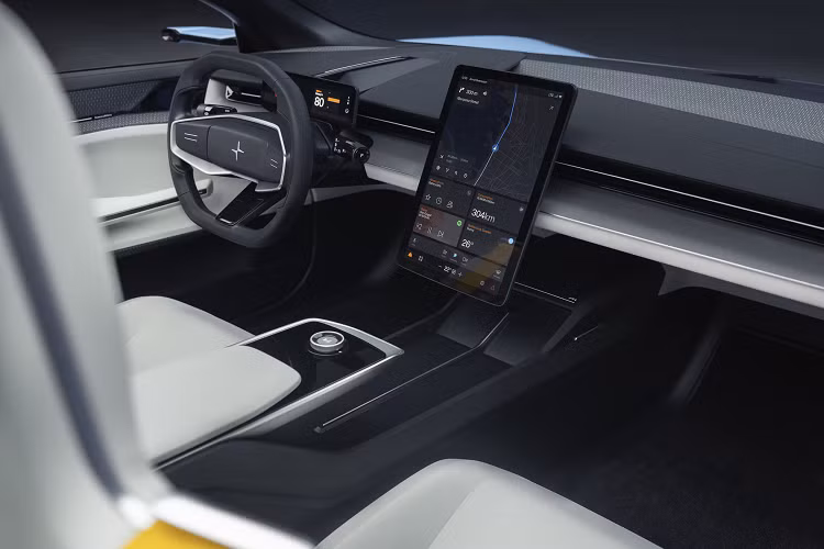 Những đường nét thiết kế thẳng trên thân xe tạo điểm nhấn với các phần líp ốp màu đen, đuôi xe cũng được hoàn thiện với rất các ít chi tiết cùng đèn LED dải hình chữ U. Bộ khuếch tán với kích thước lớn cũng đồng thời bổ sung thêm vẻ thể thao cho chiếc xe mui trần từ thương hiệu non trẻ. 