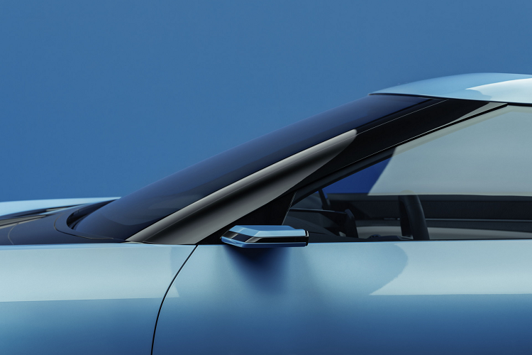 Để chào mừng việc xác nhận mẫu xe mới, Polestar đã công bố một phiên bản đặc biệt của xe điện O2 Polestar 6 với tên gọi “LA Concept”. Chiếc xe này sẽ được sản xuất với số lượng giới hạn 500 chiếc, có màu ngoại thất xanh da trời kết hợp với bộ mâm hợp kim kích thước 21 inch và nội thất bọc da sáng màu rất có nét tương đồng với mẫu xe Concept O2.