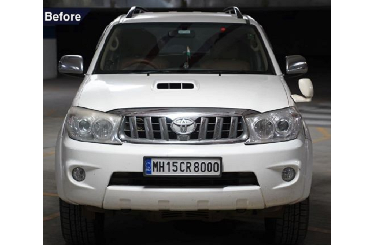 Bên trong nội thất cũng được “tu sửa” với hàng ghế được bọc da trắng khâu họa tiết hiện đại, vô lăng cũng được nâng cấp lên loại của Fortuner thế hệ thứ hai.