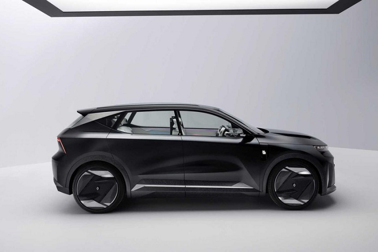 Trên phương diện kích thước, Scenic Vision 2024 mới có trọng lượng 1.700 kg, dài 4.490 mm, rộng 1.900 mm, và cao 1.590 mm. Phiên bản sản xuất của nó hứa hẹn sẽ ra mắt vào năm 2024 và sẽ được chế tạo trên khung gầm giống Megane E-Tech, tuy nhiên đừng hi vọng nó sẽ giữ nguyên thiết kế và mọi công nghệ được thấy ở đây.