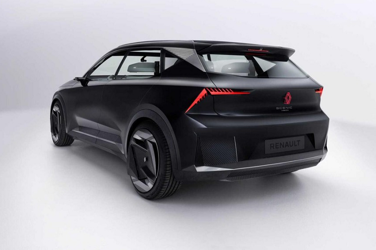 Đối với phần còn lại của nội thất, cabin được thống trị bởi một màn hình lớn ngay dưới kính chắn gió, và bảy màn hình nhỏ hơn. Bốn trong số đó dành cho người lái xe, hai dành cho gương camera, và một màn hình hiển thị phạm vi hoạt động khác ở bên phải người lái xe. Cabin cũng có vô lăng kiểu Công thức 1 tích hợp màn hình trackpad.