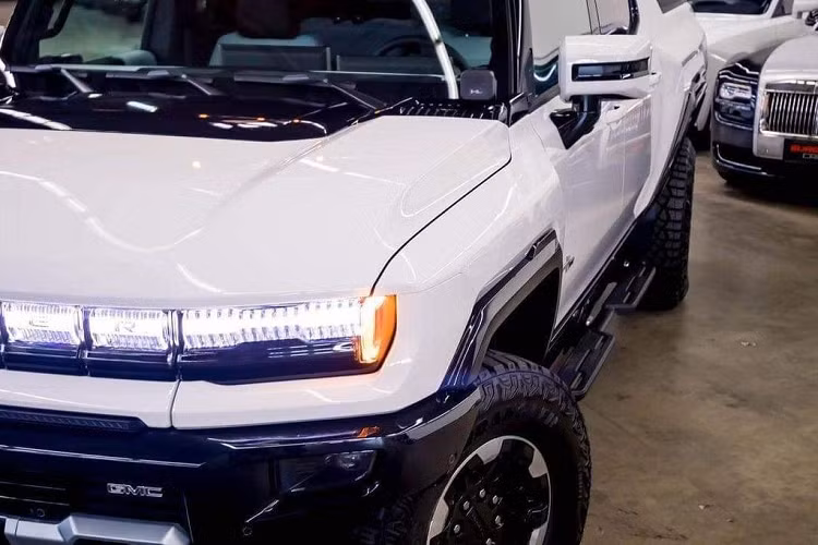 Vào tháng 12 năm ngoái, chiếc bán tải thuần điện GMC Hummer EV 2022 đầu tiên đã chính thức được xuất xưởng tại nhà máy Factory ZERO với biến thể Edition 1 đầu tiên.