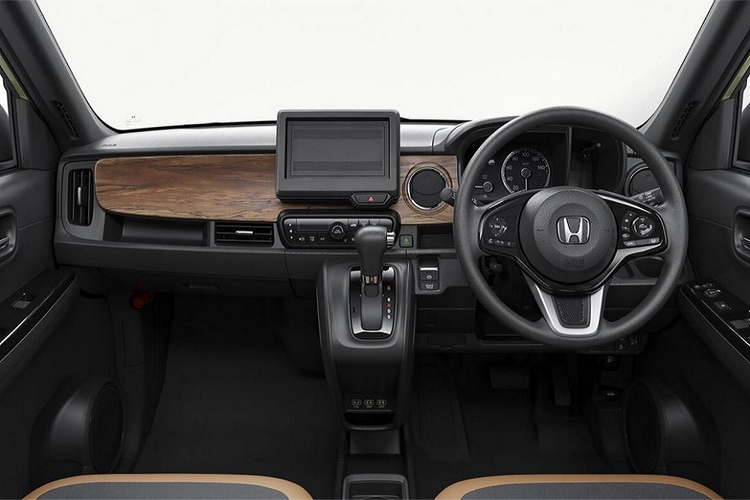 Tại thị trường Nhật Bản, giá xe Honda N-One 2023 có mức bán ra dao động từ 1.599.400 - 2.022.900 Yên (khoảng 273 - 346 triệu đồng). Con số tương ứng của Honda N-One Style + Urban 2023 là 1.679.700 - 1.812.800 Yên (287 - 310 triệu đồng).