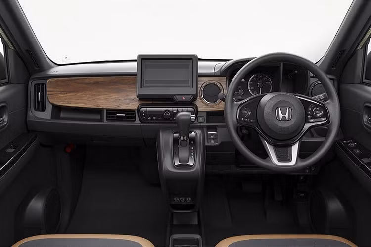 Tại thị trường Nhật Bản, giá xe Honda N-One 2023 có mức bán ra dao động từ 1.599.400 - 2.022.900 Yên (khoảng 273 - 346 triệu đồng). Con số tương ứng của Honda N-One Style + Urban 2023 là 1.679.700 - 1.812.800 Yên (287 - 310 triệu đồng).