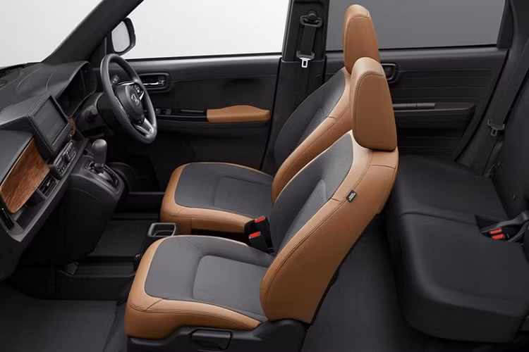 Ở các phiên bản khác, Honda N-One còn có động cơ xăng 3 xi-lanh, tăng áp, dung tích 660cc với công suất tối đa 63 mã lực. Tuy nhiên, chỉ có phiên bản RS của Honda N-One là dùng hộp số sàn 6 cấp