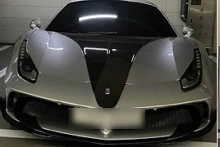 Trong số siêu xe của Park Min Young và bạn trai sở hữu có điểm chung là Lamborghini Urus, chiếc siêu SUV từng được mệnh danh là nhanh nhất thế giới. Hiện tại, giới nhà giàu ở Hàn Quốc cũng vừa mới đón nhận chiếc xe hiệu suất cao Lamborghini Urus Performante 2023 hứa hẹn sẽ gây sốt cho các đại gia xứ sở kim chi và rất có thể sẽ khiến bạn trai của nữ diễn viên Park Min Young phải đổi xe để trải nghiệm.