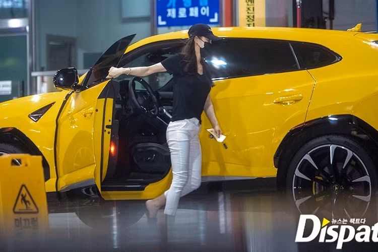 Tuy nhiên, đời tư của đại gia này rất phức tạp khi từng nhận án ba năm tù treo vì tội lừa đảo hàng chục tỷ won, làm giả giấy tờ cá nhân hồi năm 2013-2014. Anh bị kết án hai năm tù giam và ba năm quản chế, cách thức làm giàu của vị đại gia này cũng có nhiều mập mờ.