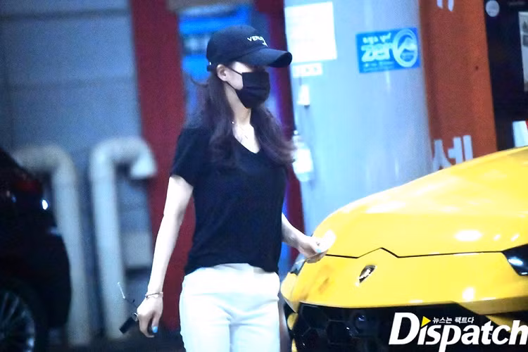 Lamborghini Urus của Park Min Young được trang bị động cơ xăng V8, tăng áp kép, dung tích 4.0 lít, sản sinh công suất tối đa 641 mã lực và mô-men xoắn cực đại 850 Nm. Động cơ kết hợp cùng hộp số tự động 8 cấp và hệ dẫn động 4 bánh giúp Lamborghini Urus có thể tăng tốc từ vị trí xuất phát lên 100 km/h trong 3,6 giây trước khi đạt vận tốc tối đa 305 km/h.