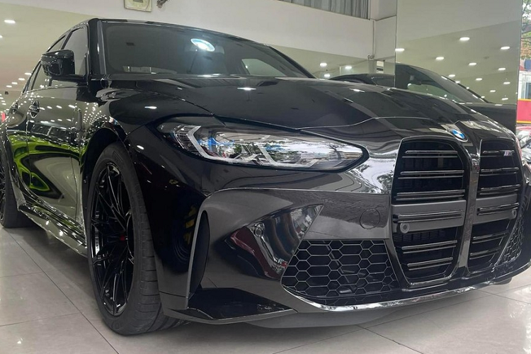 Ở phiên bản mới, sedan hiệu suất cao BMW M3 G80 được trang bị động cơ xăng 6 xi-lanh, tăng áp kép, dung tích 3.0 lít, sản sinh công suất tối đa 473 mã lực và mô-men xoắn cực đại 550 Nm. Một sức mạnh đủ để thuyết phục các tay mê tốc độ xuống tiền sở hữu.