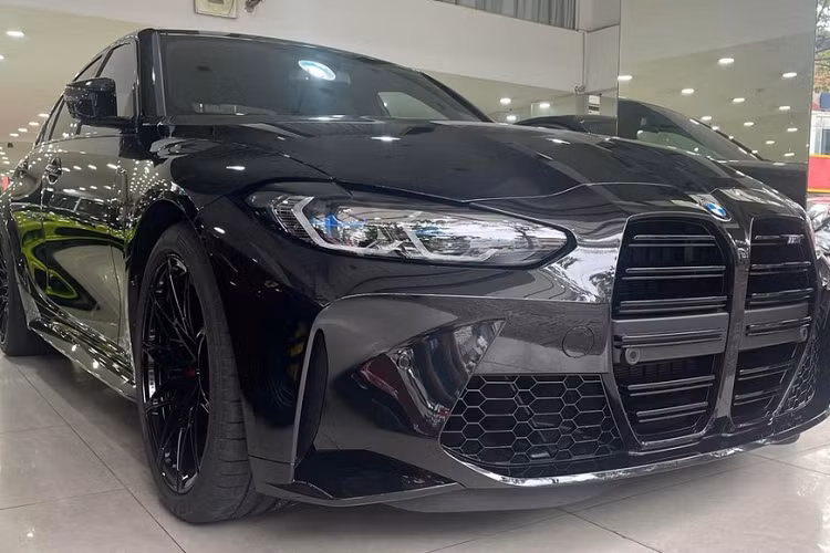 Ở phiên bản mới, sedan hiệu suất cao BMW M3 G80 được trang bị động cơ xăng 6 xi-lanh, tăng áp kép, dung tích 3.0 lít, sản sinh công suất tối đa 473 mã lực và mô-men xoắn cực đại 550 Nm. Một sức mạnh đủ để thuyết phục các tay mê tốc độ xuống tiền sở hữu.