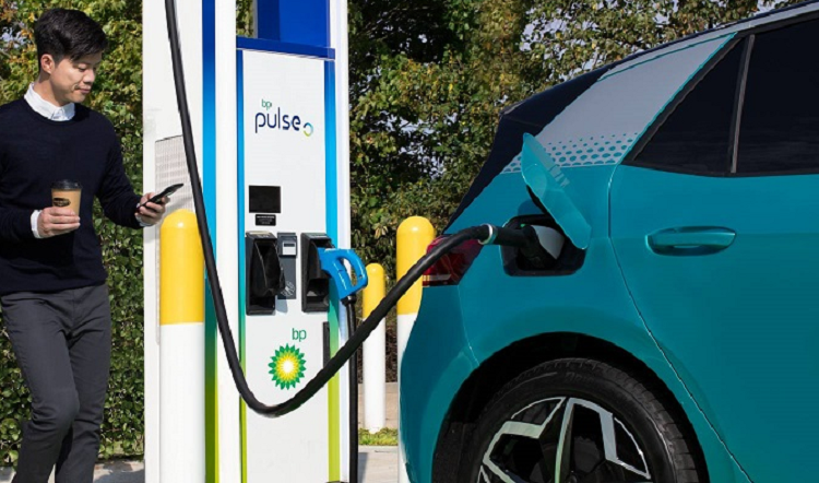 Kinh doanh tram sac xe dien loi nhuan cao hon ban xang?