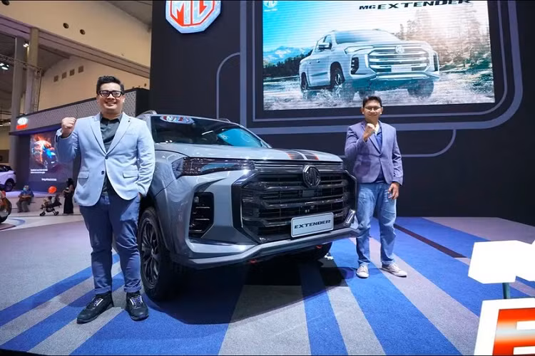 Vào hồi tháng 3 năm ngoái, hãng MG đã chính thức ra mắt phiên bản mới của mẫu xe bán tải hạng trung Extender ở thị trường Thái Lan. Sau hơn 1 năm, mẫu xe MG Extender 2022 giá rẻ này tiếp tục trình làng ở một thị trường Đông Nam Á khác, đó là Indonesia.