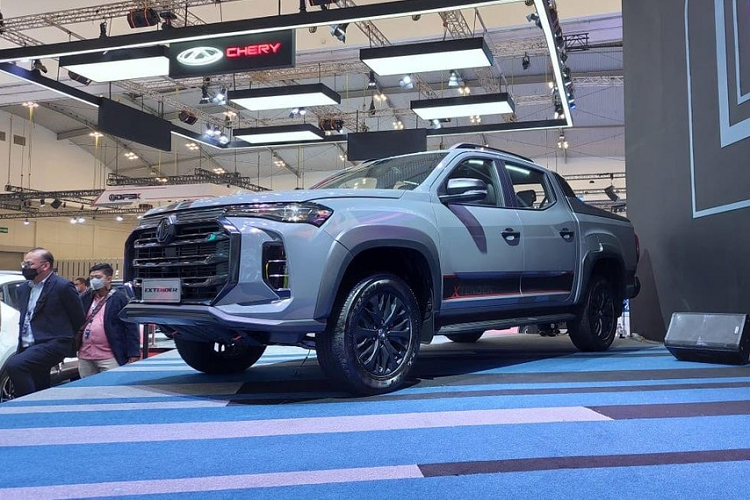 Hiện hãng MG chưa công bố nhiều thông tin liên quan đến trang bị của mẫu xe bán tải này. Chỉ biết rằng, xe có những trang bị an toàn không thua kém gì các đối thủ như hệ thống cảnh báo áp suất lốp, hệ thống hỗ trợ khởi hành ngang dốc, hệ thống hỗ trợ đổ đèo, hệ thống cân bằng điện tử và hệ thống kiểm soát hành trình.