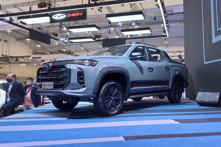 Hiện hãng MG chưa công bố nhiều thông tin liên quan đến trang bị của mẫu xe bán tải này. Chỉ biết rằng, xe có những trang bị an toàn không thua kém gì các đối thủ như hệ thống cảnh báo áp suất lốp, hệ thống hỗ trợ khởi hành ngang dốc, hệ thống hỗ trợ đổ đèo, hệ thống cân bằng điện tử và hệ thống kiểm soát hành trình.