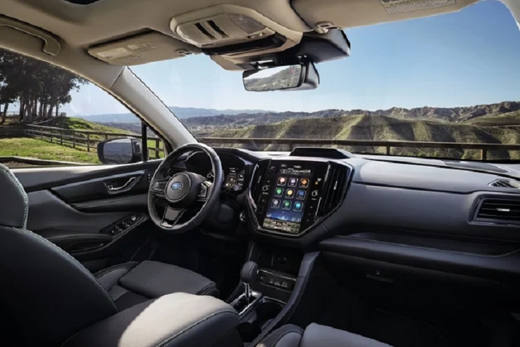 Nội thất Subaru Ascent 2023 sẽ được trang bị màn hình cảm ứng giải trí 11,6 inch hoàn toàn mới và đặt dọc theo bảng điều khiển trung tâm. Màn hình mới sẽ trang bị cho tất cả phiên bản, tích hợp đầy đủ tương thích Apple Carplay và Android Auto không dây. 