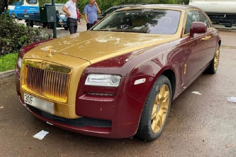 Thời gian tổ chức cuộc đấu giá lần thứ 5 của chiếc xe siêu sang Rolls-Royce Ghost "mạ vàng" từng phục vụ ông Trịnh Văn Quyết sẽ diễn ra vào lúc 14 giờ 00 phút ngày 30/12/2022 nếu như có ai đó đặt cọc, còn nếu không, nhiều khả năng xe sẽ tiếp tục giảm giá để đấu lần thứ 6.