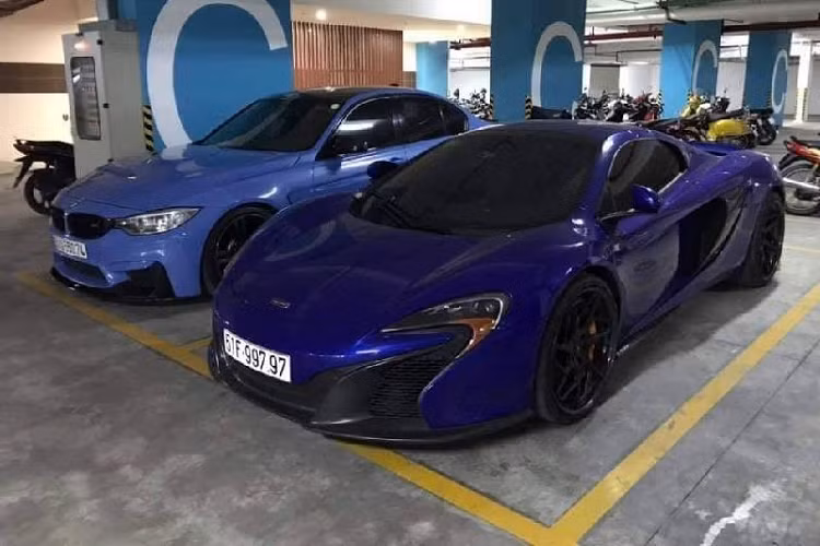 Suy đoán này càng thêm thuyết phục khi cư dân mạng tìm được một bức ảnh rõ nét hơn về chiếc Porsche 911 GT3 mới của Cường Đô la (do người bán đăng tải).