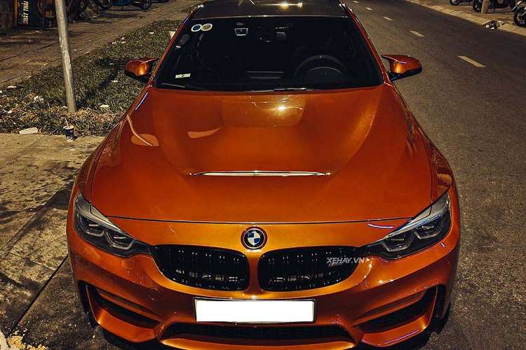 Mới đây, trên đường phố Sài Gòn, giới mê xe đã có “cơ hội” được “diện kiến” BMW M4 hàng hiếm, chiếc coupe hiệu suất cao của hãng xe Đức do đơn vị M-Performance đảm nhiệm sản xuất.