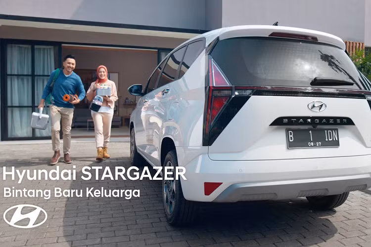Chưa hết, Hyundai Stargazer còn có hệ thống cảnh báo điểm mù, cảnh báo phương tiện cắt ngang khi lùi, camera lùi, cảnh báo khoảng cách đỗ xe khi lùi, cảnh báo còn hành khách trên hàng ghế sau, cảnh báo va chạm khi mở cửa và cảnh báo áp suất lốp.