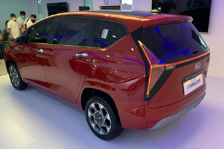 Khi về Việt Nam, Hyundai Stargazer sẽ cạnh tranh với Mitsubishi Xpander, Mitsubishi Xpander Cross, Toyota Avanza Premio, Toyota Veloz Cross, Suzuki Ertiga và Suzuki XL7. Trong thời gian tới, ngoài Hyundai Stargazer, thị trường Việt Nam còn đón nhận thêm 2 mẫu MPV cỡ nhỏ nữa là Kia Carens và Honda BR-V.