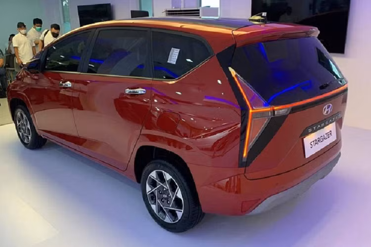 Khi về Việt Nam, Hyundai Stargazer sẽ cạnh tranh với Mitsubishi Xpander, Mitsubishi Xpander Cross, Toyota Avanza Premio, Toyota Veloz Cross, Suzuki Ertiga và Suzuki XL7. Trong thời gian tới, ngoài Hyundai Stargazer, thị trường Việt Nam còn đón nhận thêm 2 mẫu MPV cỡ nhỏ nữa là Kia Carens và Honda BR-V.