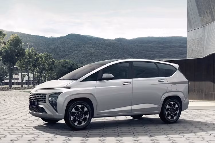 Theo ông Makmur, một tính năng quan trọng của Stargazer chính là gói công nghệ an toàn chủ động Hyundai Smartsense. "Chúng tôi nghĩ rằng các tính năng an toàn dành cho gia đình là quan trọng hơn cả với Stargazer", ông Makmur kết luận. Không chỉ Indonesia mà ngay cả người dùng Việt Nam hiện cũng rất quan tâm đến phanh tay điện tử khi mua xe. 