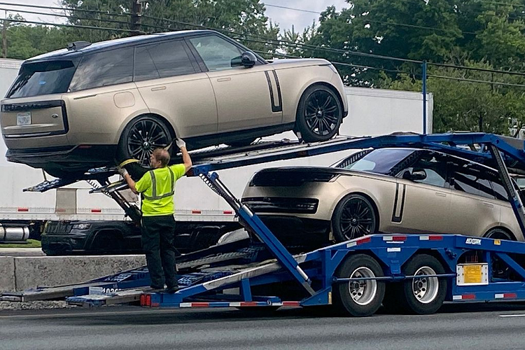 Không rõ những chiếc SUV hạng sang này được trang bị những gì, nhưng giá của Range Rover 2023 tại Mỹ khởi điểm từ 104.000 USD (khoảng 2,4 tỷ đồng).