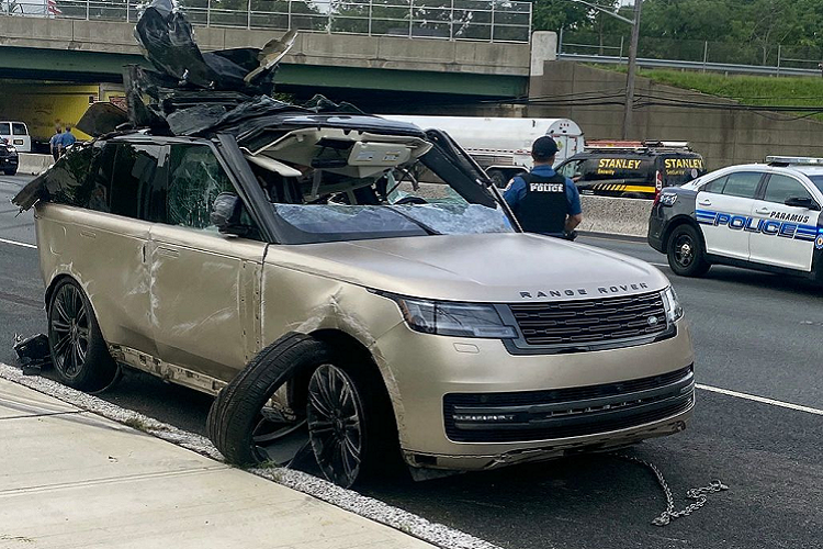 Theo một nhân chứng có mặt tại hiện trường, ít nhất một người đã bị thương sau khi Range Rover 2023 rơi khỏi xe vận chuyển và mức độ thương tích không được tiết lộ. Sau vụ tai nạn, đường cao tốc hướng bắc từ Đường Century đến Đại lộ Midland đã bị đóng cửa cho đến khoảng 9 giờ sáng cùng ngày để phục vụ thu dọn và điều tra nguyên nhân sự cố.